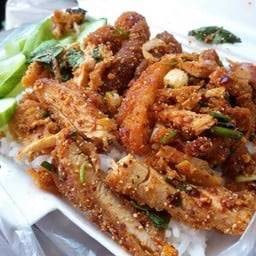 ข้าวลาบไก่กรอบ