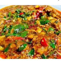 ผัดพริกแกงปลากระป๋องราดข้าว