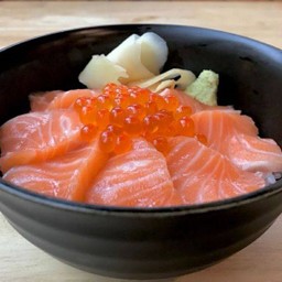 ข้าวหน้าแซลมอลด้ง