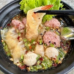 ก๋วยเตี๋ยวเกี๊ยวกุ้งต้มยำ