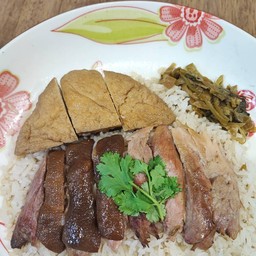 ข้าวขาหมูเนื้อหนัง+เต้าหู้