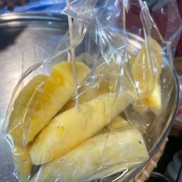 เจ้น้องผลไม้ ตลาดนัดวงเวียนปลาหมึก