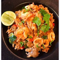ข้าวผัดต้มยำทะเลกุ้งหมึก