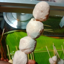 เจ้ฟาง ก๋วยจั๊บ กระเพราซาดิสต์ ริมคลอง