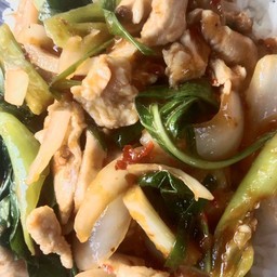 ไก่ผัดพริกเผา