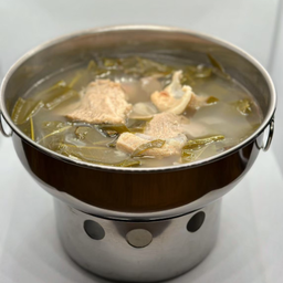 กระดูกหมูอ่อนต้มใบชะมวง