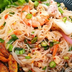 ยำขนมจีนทะเล ปลากรอบ