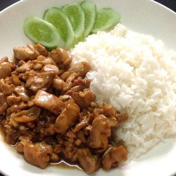 ข้าวหมูกระเทียม