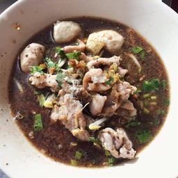 ก๊วยเตี๋ยวน้ำตกหมู