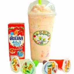 นมเปรี้ยวสตอเบอรี่+ปีโป้ปั่น