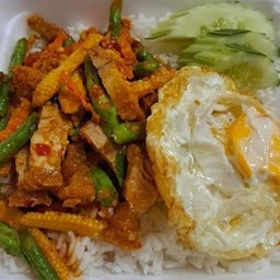 ผัเพริกแกง ราดข้าว