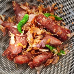 หมูหมักคั่วกระเทียมพริกสด