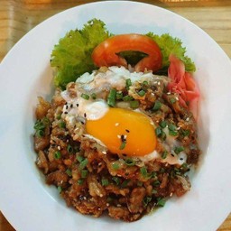 ข้าวหน้าเนื้อกิวด้ง