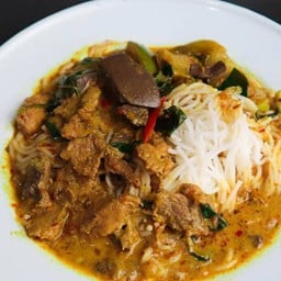 ข้าวแดง แกงร้อน (KaoDang GangRon) ถนนมหิดล