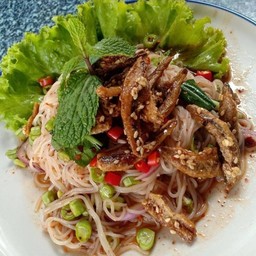 ยำขนมจีนปลากรอบ