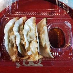 เกี๊ยวซ่า  หมู 4 ชิ้น