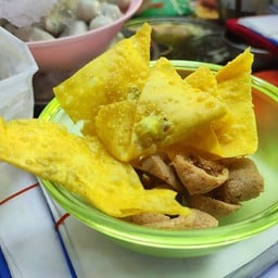 เต้าหู้ทอด+เกี๊ยวกรอบ