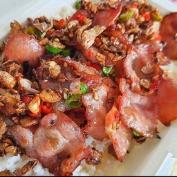 เบคอนคั่วพริกเกลือราดข้าว