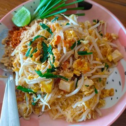 ผัดไทยทรงเครื่อง ครบรส สูตรซอสมะขาม