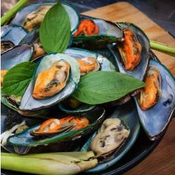 หอยแมลงภู่นึ่งน้ำจิ้มรสเด็ด