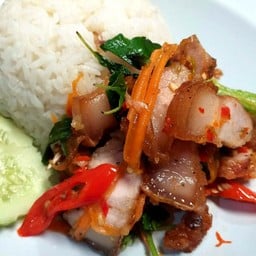 กะเพราหมูกรอบ