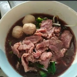 ก๋วยเตี๋ยวลูกชิ้นเนื้อสด