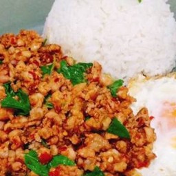 กะเพราหมูสับ ราดข้าว