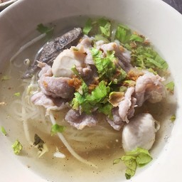 ก๋วยเตี๋ยวหมูน้ำใส
