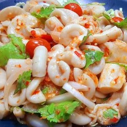 ยำไส้ตัน