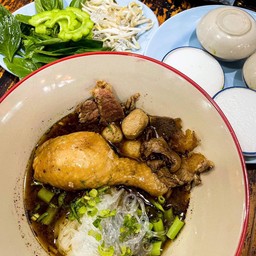ก๋วยเตี๋ยวเรือ   เนื้อสด+ลูกชิ้น +น่องไก่
