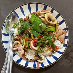 ข้าวปลาหมึกผัดฉ่า
