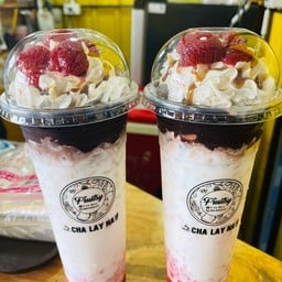 สตอเบอรี่ดาร์คช้อคลาวา+วิปครีม