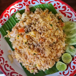 ข้าวผัดกุ้งถาด
