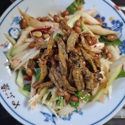 ยำมะม่วงปลากรอบ
