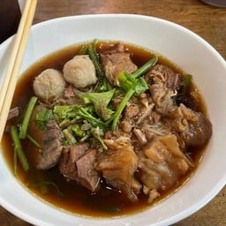 ก๋วยเตี๋ยวเนื้อตุ๋น