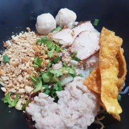 ก๋วยเตี๋ยวชามดำ