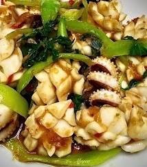 ข้าว..ปลาหมึกผัดพริกใบโหระพา