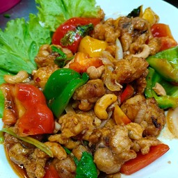 ไก่ผัดเม็ดมะม่วง