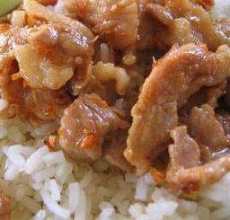ข้าวหมูทอดกระเทียม