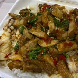 กะเพราหมูกรอบหมึกพิเศษแบบจุกๆบอกเลยคำเดียว