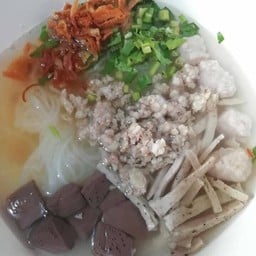 จั๊บอุบล Cafe’  สาขาในเมืองตรงข้ามวัดสำราญนิเวศ