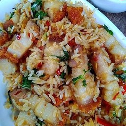 ข้าวผัด ผัดกะเพราหมูกรอบ