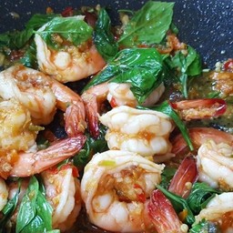 กุ้งผัดพริกใบโหระพา (กับ)