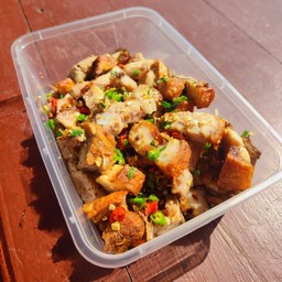 หมูกรอบคั่วพริกเกลือ (กับข้าว)