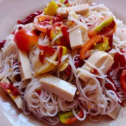 ตำขนมจีน ไก่ยอ