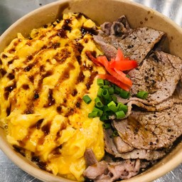 ข้าวหน้าเนื้อใบพายสุดนุ่ม ไข่ข้น