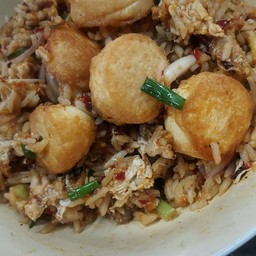 ข้าวผัดต้มยำเต้าหู้ไข่