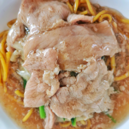 ราดหน้าเส้นโซบะ
