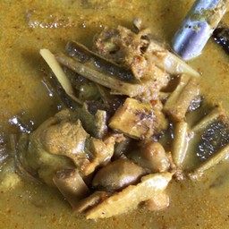 แกงคั่วไก่ใส่หยวกกล้วย