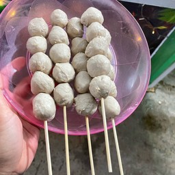 โฟกัสผลไม้&ลูกชิ้นทอด